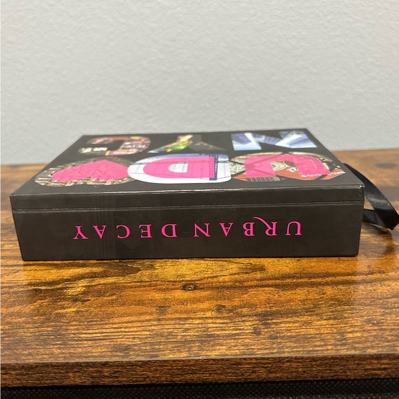 Urban Decay Book of Shadows UD ❤️ NYC Collector’s Edition Palette Vintage - Picture 5 of 14